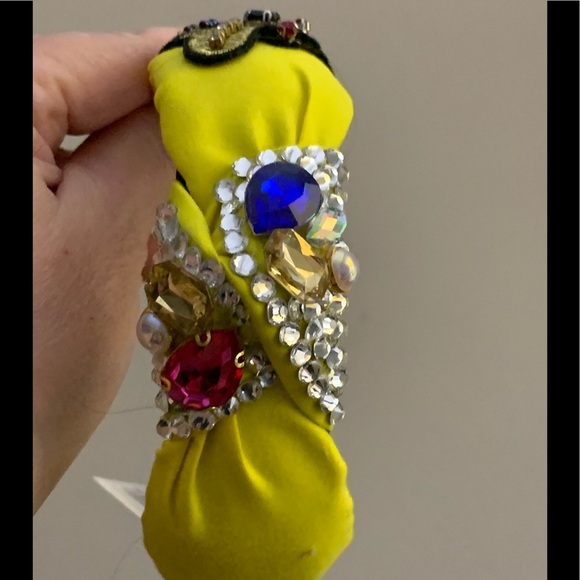 Super Elegant Embellished Headband to Enhance your Casual or Night Our Hair look - Picture 8 of 10